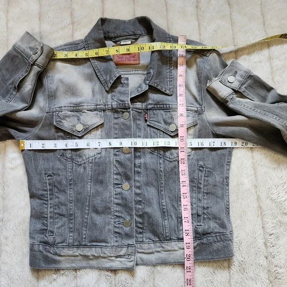 Women's Denim Jean Jacket Gray Distressed faded Cropped Collared LEVI STRAUSS - Picture 12 of 16